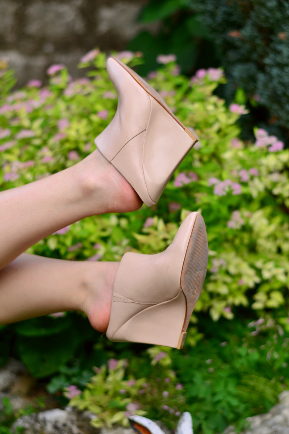 HM nude mules