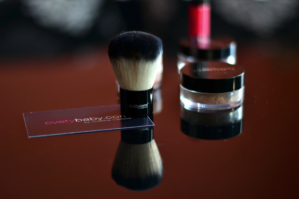 Kabuki-brush-Bellapierre-Giveaway