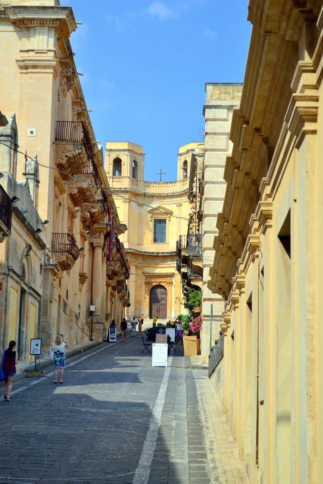 Sicilian-streets-Noto