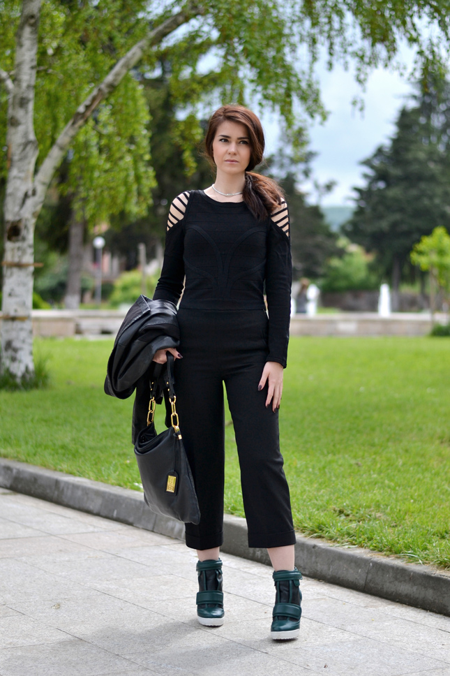 All-black-outfit